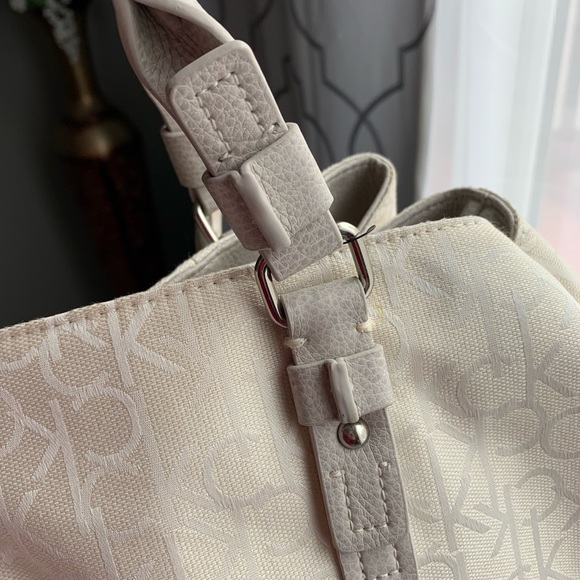 Calvin Klein White Logo Jacquard Size 12L x 18W - Picture 7 of 16